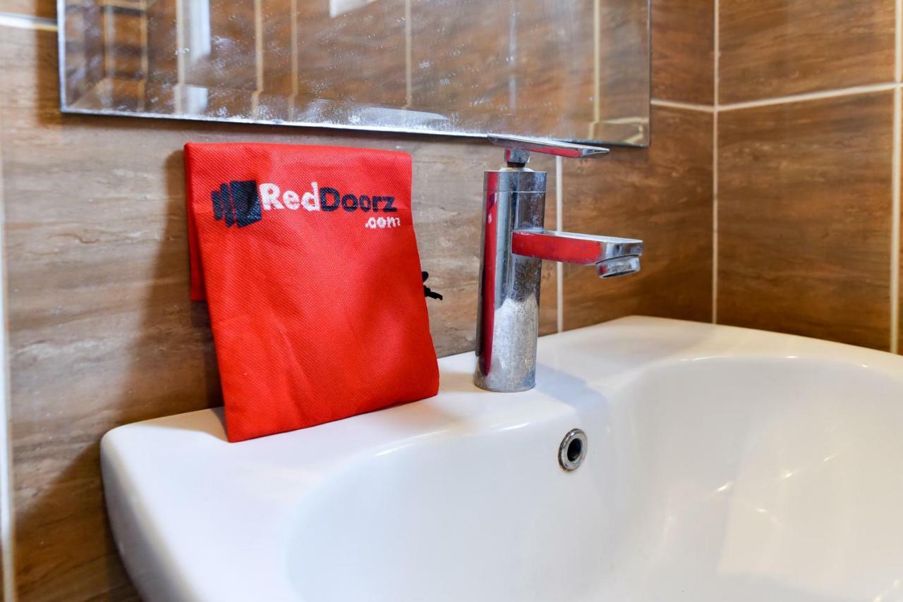 RedDoorz Plus near Discovery Shopping Mall Bali Kuta Lombok Exterior foto